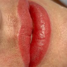 Видео перманентного макияжа губ после коррекции