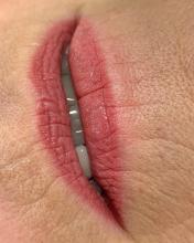 Заживший перманентный макияж губ в деликатном возрасте