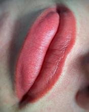 Перманентный макияж губ после первичной процедуры | До и после